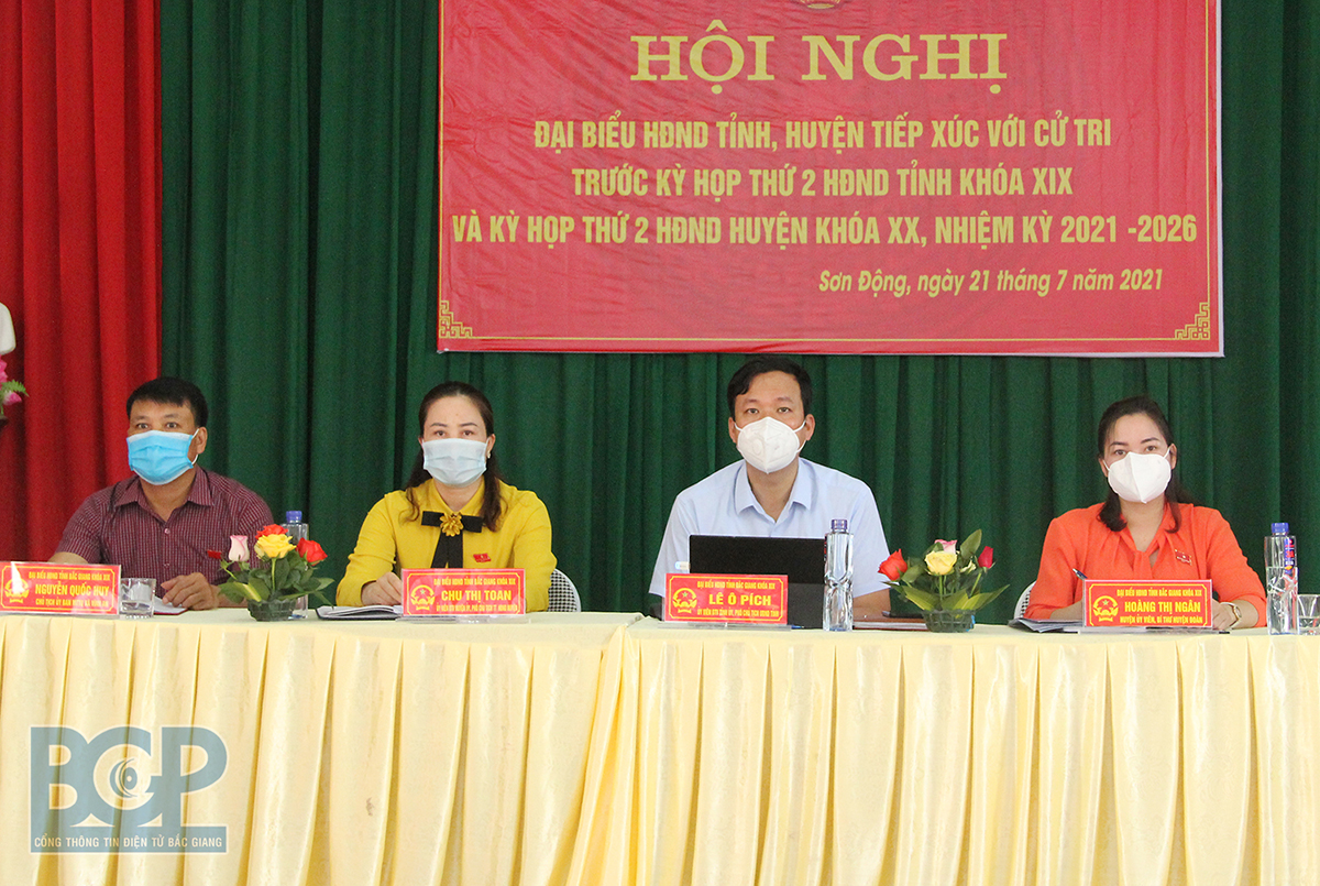 Phó Chủ tịch UBND tỉnh Lê Ô Pích và các đại biểu HDND tỉnh Bắc Giang tiếp xúc cử tri tại huyện...|https://baucu.bacgiang.gov.vn/en_US/chi-tiet-tin-tuc/-/asset_publisher/fOibFGxhhH0E/content/pho-chu-tich-ubnd-tinh-le-o-pich-va-cac-ai-bieu-hdnd-tinh-tiep-xuc-cu-tri-tai-huyen-son-ong/20181