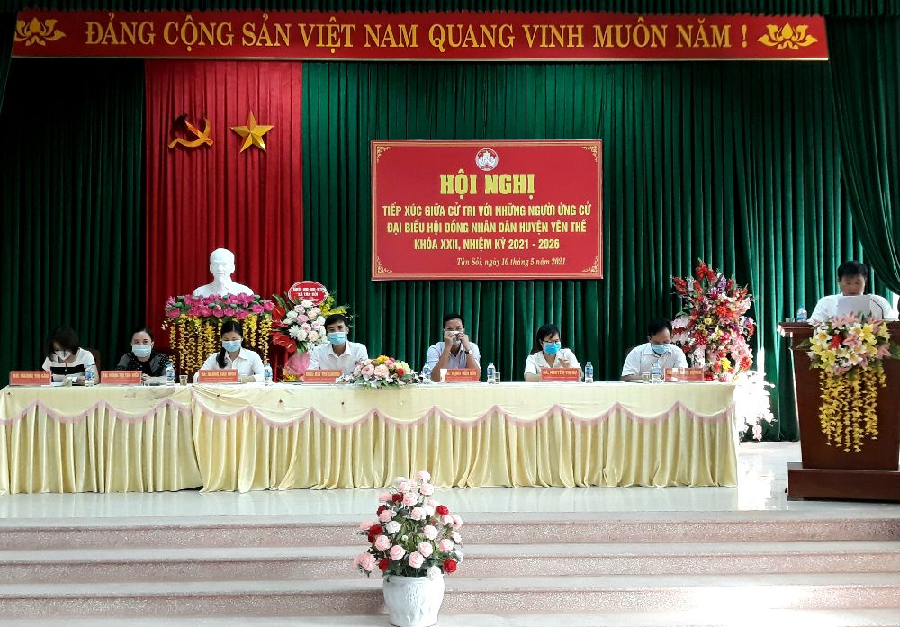 Các ứng cử viên đại biểu HĐND huyện Yên Thế tiếp xúc cử tri đơn vị bầu cử số 8