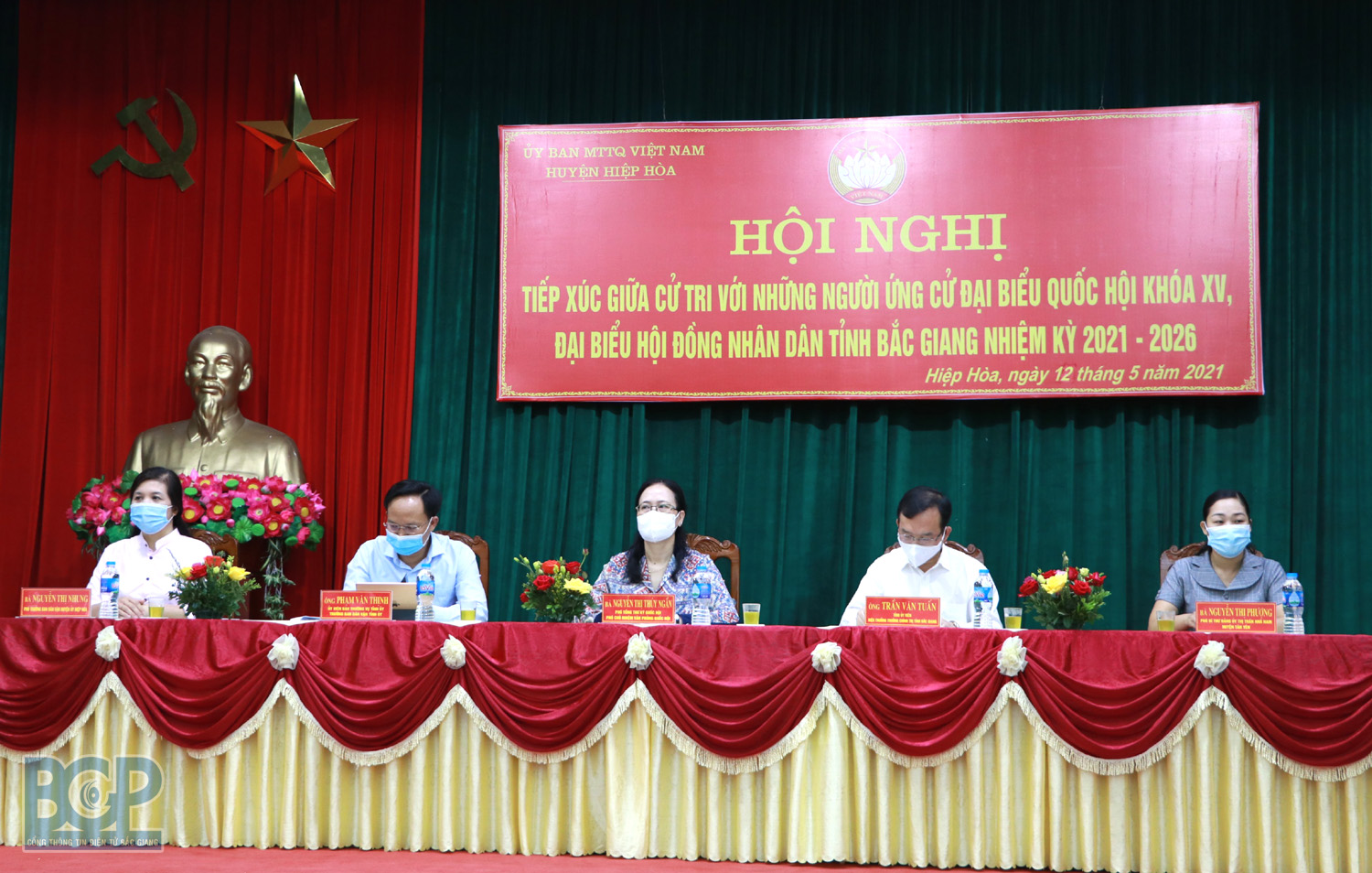 Ứng cử viên đại biểu Quốc hội và HĐND tỉnh Bắc Giang tiếp xúc cử tri huyện Hiệp Hòa